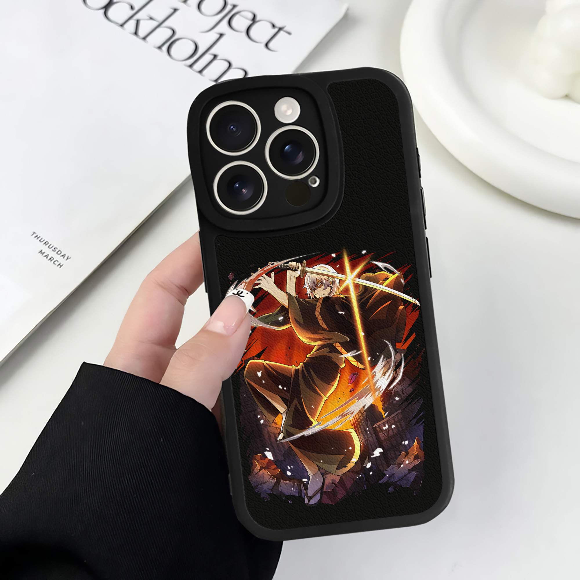 （画像用） 文豪ストレイドッグス Bungo Stray Dogs 【iPhone 16シリーズ対応】シリコンスマホケース（レザー調） 材質：シリコン